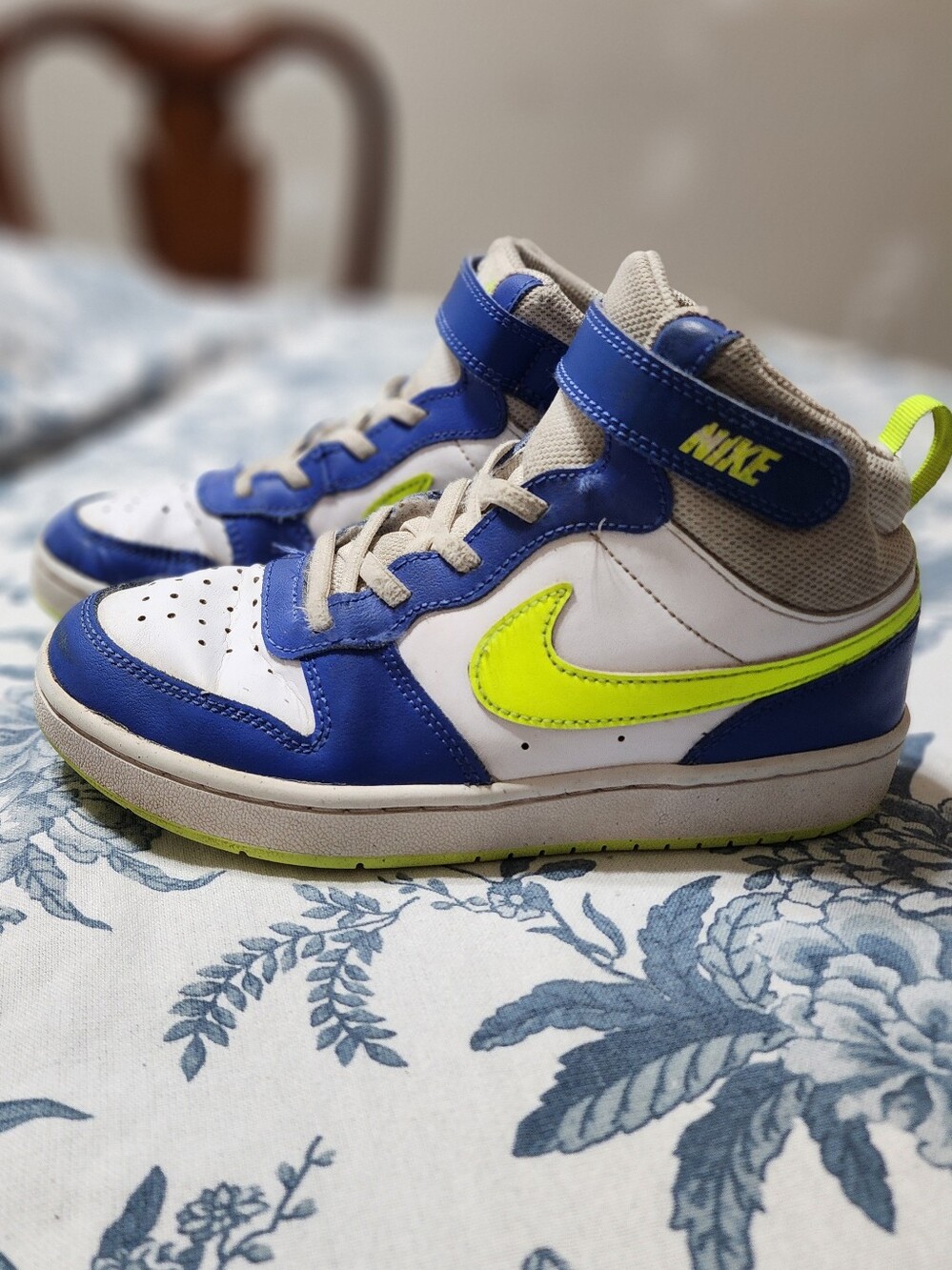 Nike Kids Court Borough Mid sneakers in White, Blue & Yellow Size 3Y